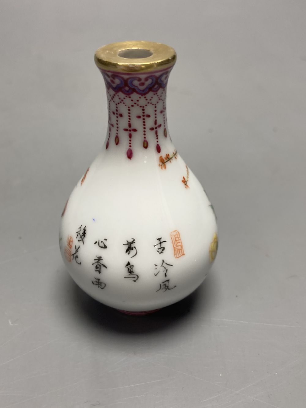 A Chinese famille rose snuff bottle, Republic or later, height 8cm